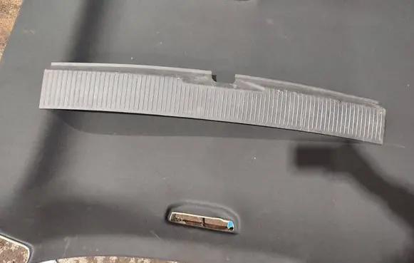 Trunk/boot sill cover protection