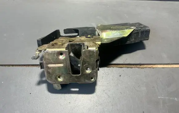 Mitsubishi Space Star Front door lock 