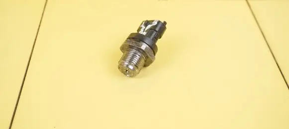Opel Corsa E Fuel pressure sensor 0281007017 B13DTE