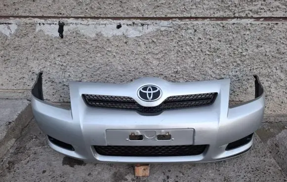 Toyota Corolla Verso AR10 Front bumper 