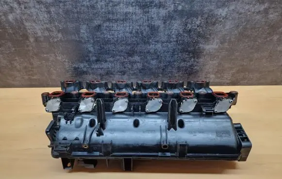 BMW 5 E60 E61 Intake manifold 7790701 7790700