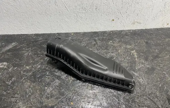 BMW 5 E60 E61 Air filter box cover 1371778910905 13717789109