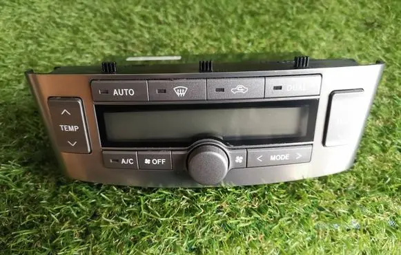Toyota Avensis T250 Climate control unit 5590205050H 7M13020