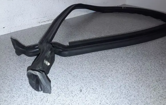 BMW 5 E60 E61 Rubber seal front coupe door window 06527034163 7034163