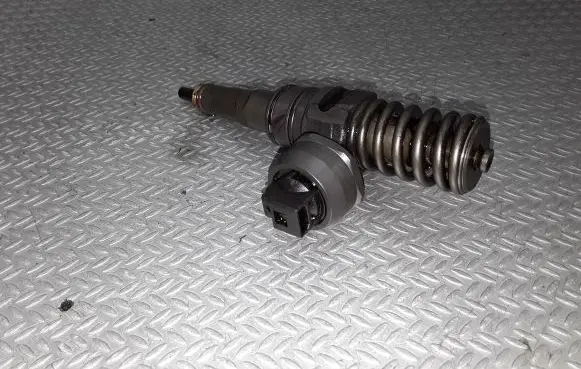 Skoda Octavia Mk2 (1Z) Fuel injector 038130073AG