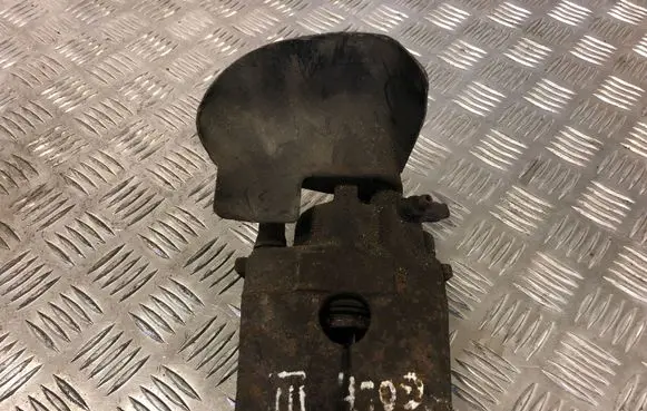 Volkswagen Golf III Front brake caliper