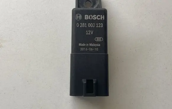 Glow plug pre-heat relay