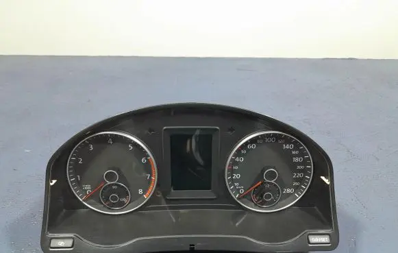 Volkswagen Scirocco Speedometer (instrument cluster) 1K8920871B
