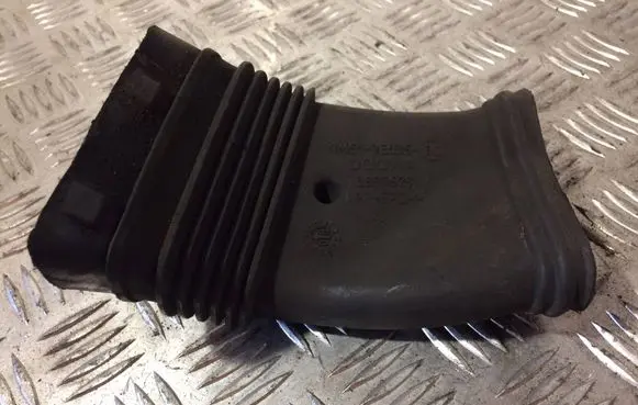 Ford Focus Air intake hose/pipe 7M519E635BC