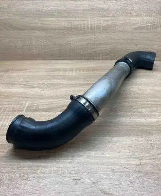 BMW 5 E39 Intercooler hose/pipe 7799390 2247903