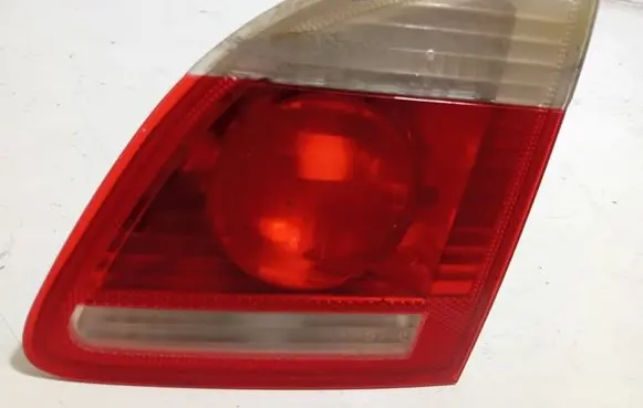 Tailgate rear/tail lights
