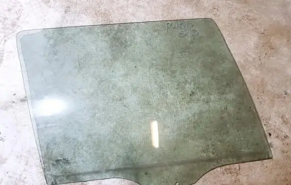 Peugeot 406 Rear door window glass