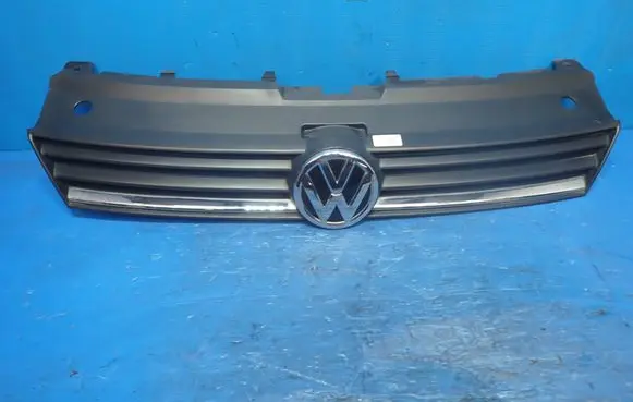 Volkswagen Polo V 6R Front bumper upper radiator grill 6C0853653