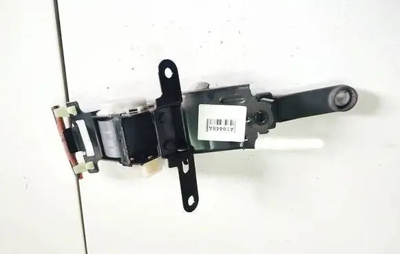 Middle seatbelt (rear)