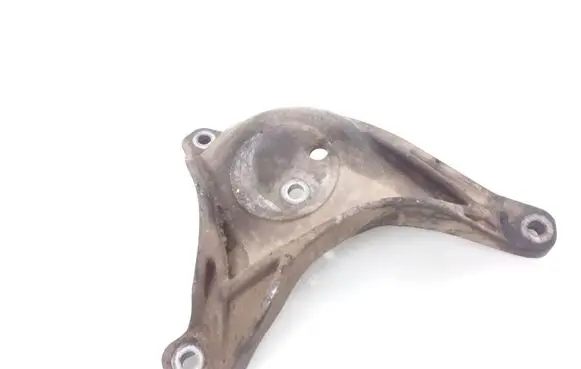 BMW 5 E39 Engine mounting bracket 1096080