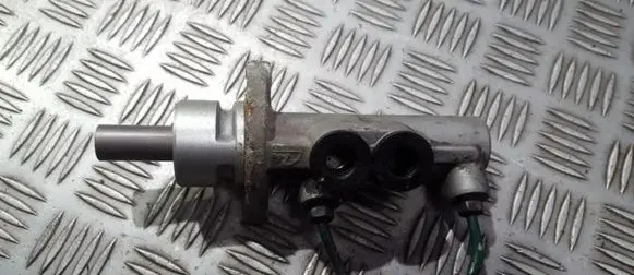 Master brake cylinder