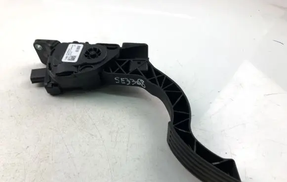 Volvo V40 Accelerator throttle pedal 31280595