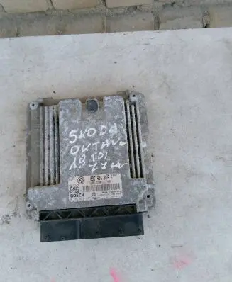 Skoda Octavia Mk2 (1Z) Engine control unit/module 03g906016k