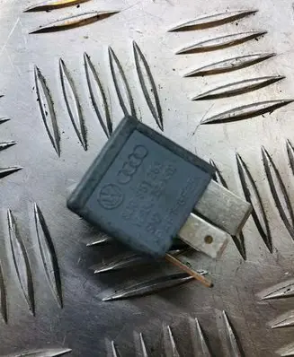 Audi A6 S6 C6 4F Other relay 8D0951253