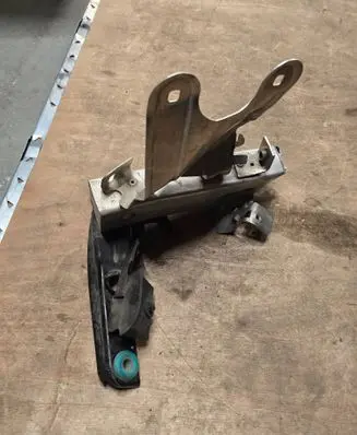 BMW M3 F80 Bottom radiator support slam panel 8054314 170715 10031013