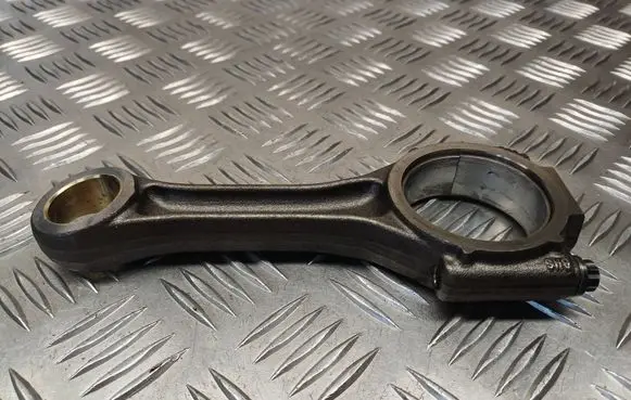 Volkswagen Touran II Connecting rod/conrod 038J