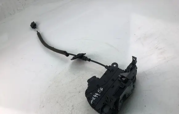 Renault Clio IV Coupe door lock (next to the handle) 805024563R