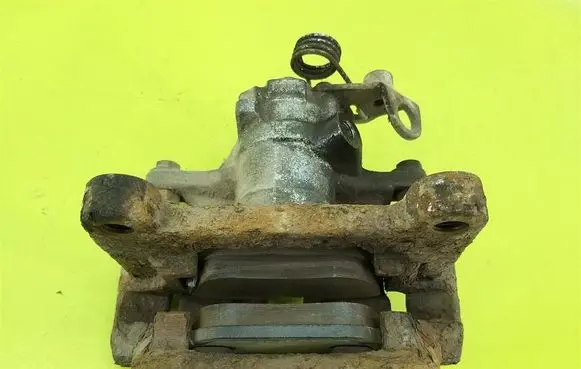 Volkswagen Transporter - Caravelle T4 Rear brake caliper