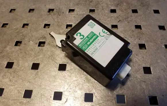 Subaru Outback Antenna control unit 88831AG030 2513009020