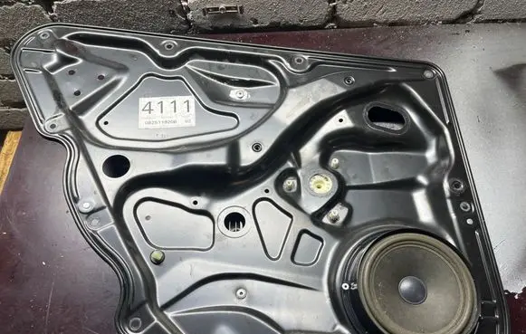 Volkswagen PASSAT B6 Front window lifting mechanism without motor 0825119206