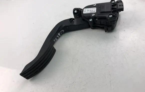 Renault Twingo II Accelerator throttle pedal bracket 8200426241E