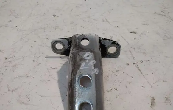 Mitsubishi Outlander Front door upper hinge