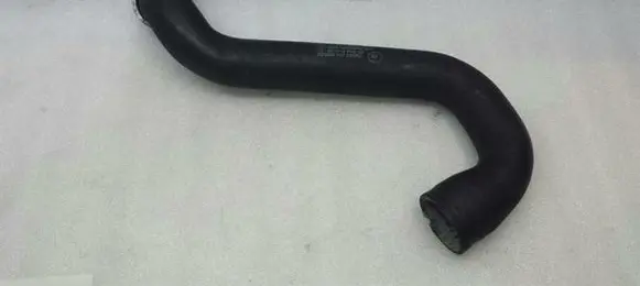 Mercedes-Benz CLS C219 Engine coolant pipe/hose A2115014482