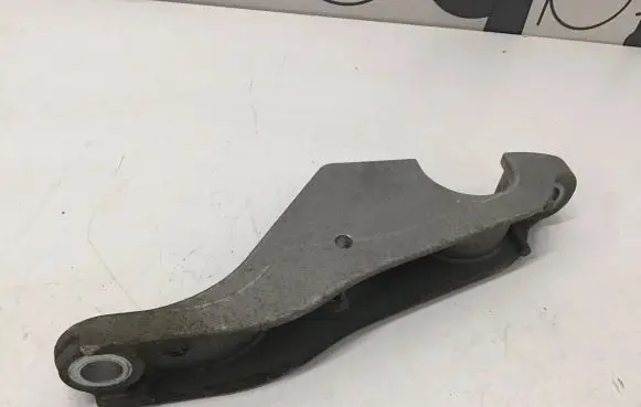 BMW 7 G11 G12 Sway bar bush bracket, front 6861473