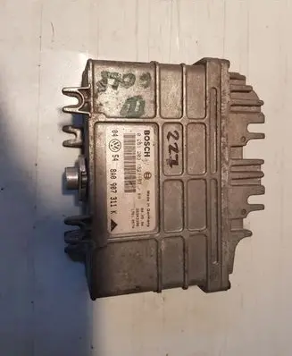 Volkswagen Golf III Engine control unit/module 0261203182 8A0907311K