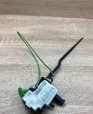 BMW 3 E90 E91 Fuel tank cap lock motor 6985880 698588004