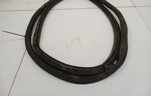 Volkswagen PASSAT B6 Rubber seal front coupe door 