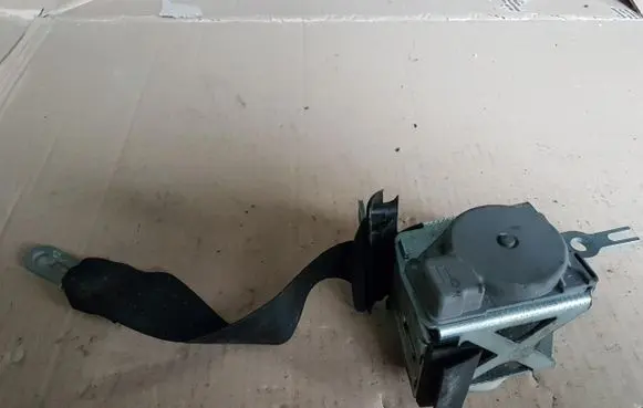 BMW 3 E90 E91 Seat belt trim 