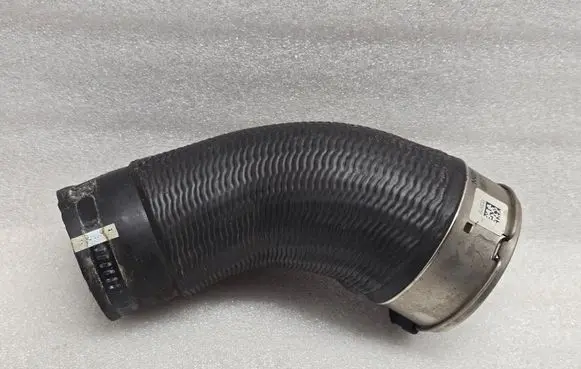 Volvo XC90 Intercooler hose/pipe 31338752