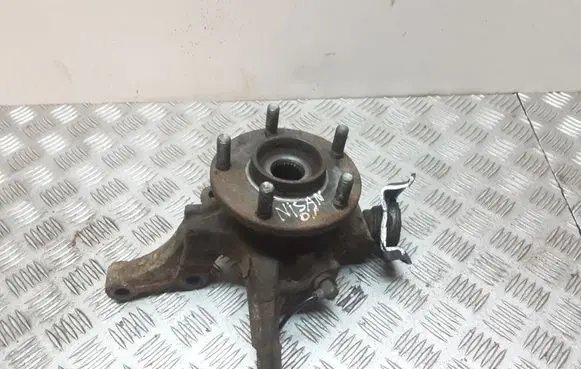 Nissan Almera Tino Front wheel hub