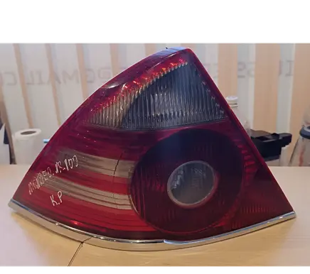 Ford Mondeo Mk III Rear/tail lights 1s7113405a