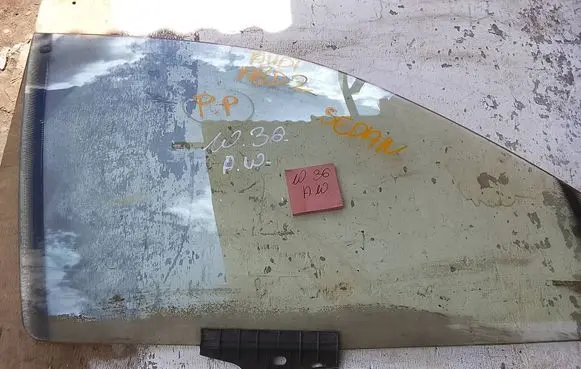 Audi A8 S8 D2 4D Front door window glass four-door 43R001403