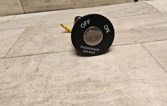 Hyundai i20 (PB PBT) Passenger airbag on/off switch 