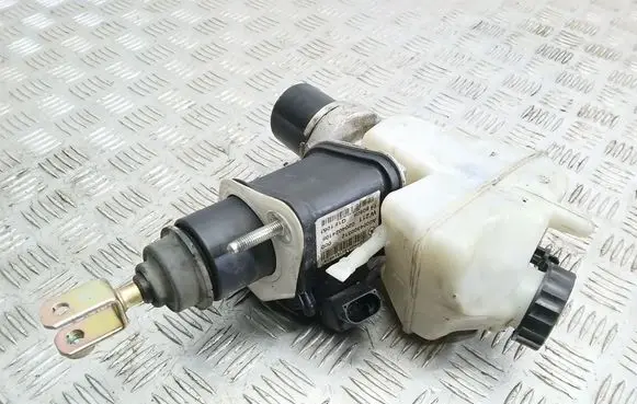 Mercedes-Benz E W211 Master brake cylinder A0004300312 0204221045