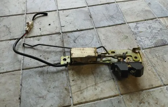 Mazda 626 Tailgate/trunk/boot lock/catch/latch
