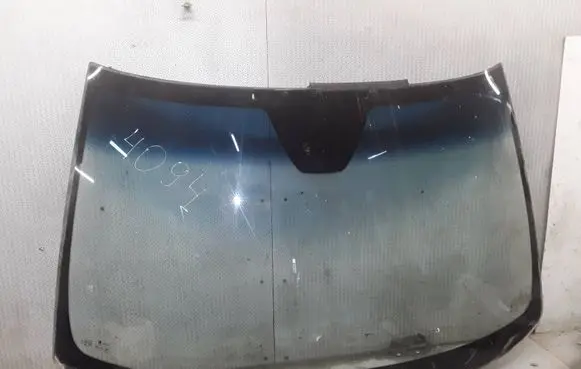 Volvo XC70 Front windscreen/windshield window 