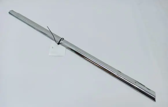 Mercedes-Benz COMPAKT W115 Front door glass trim molding 