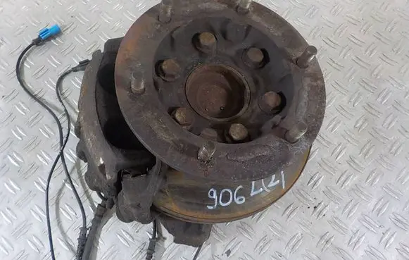 Mercedes-Benz Sprinter W906 Front wheel hub spindle knuckle