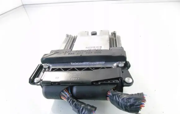 Audi A5 8T 8F Engine control unit/module 8K0907401