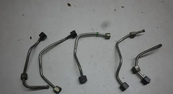 Peugeot 308 SW Fuel injector supply line/pipe