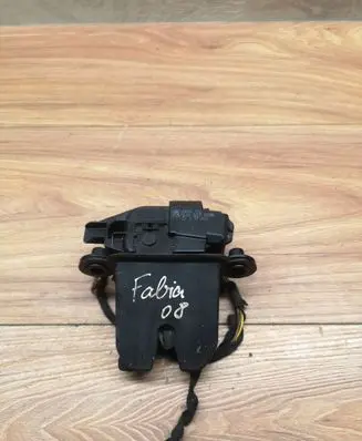 Skoda Fabia Mk2 (5J) Tailgate/trunk/boot lock/catch/latch 5J0827501B